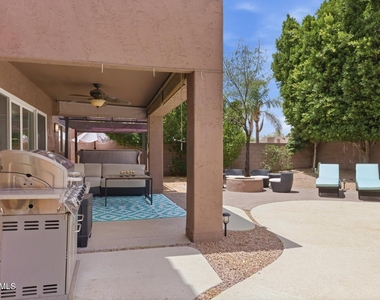 9750 E Gelding Drive - Photo Thumbnail 36