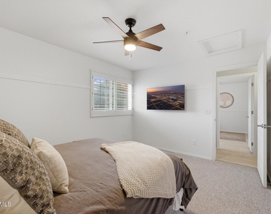 9750 E Gelding Drive - Photo Thumbnail 23