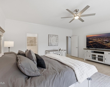 9750 E Gelding Drive - Photo Thumbnail 14