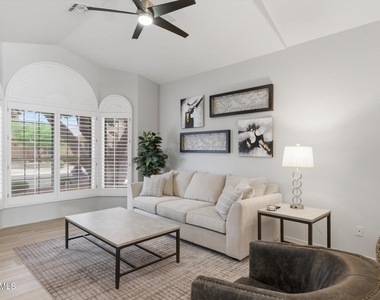 9750 E Gelding Drive - Photo Thumbnail 3
