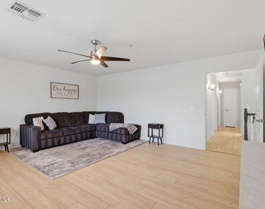 9750 E Gelding Drive - Photo Thumbnail 17