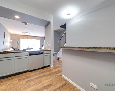 1357 S Candlestick Way - Photo Thumbnail 9