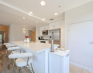 7137 E Rancho Vista Drive - Photo Thumbnail 2