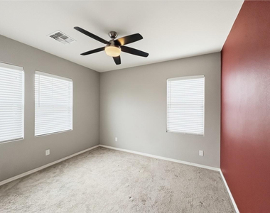 2345 W Gloria Lane - Photo Thumbnail 24