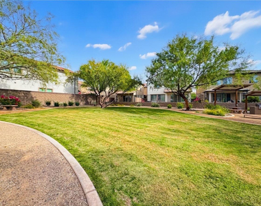 2345 W Gloria Lane - Photo Thumbnail 41