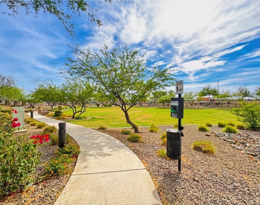 2345 W Gloria Lane - Photo Thumbnail 39