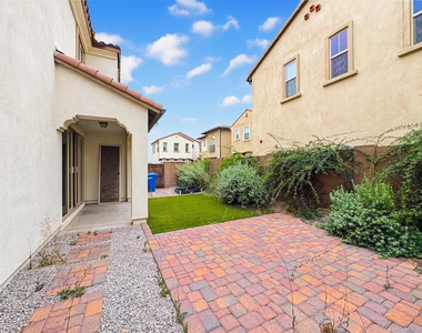 2345 W Gloria Lane - Photo Thumbnail 32