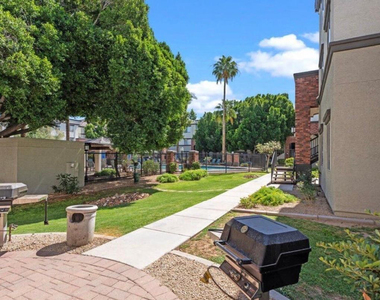 3302 N 7th Street - Photo Thumbnail 3