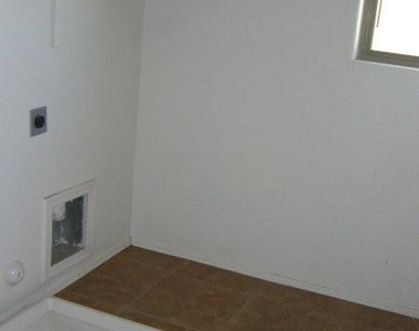 6907 S Emerald Place - Photo Thumbnail 8