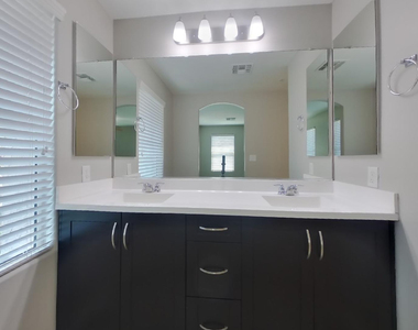 12532 W Hummingbird Terrace - Photo Thumbnail 7