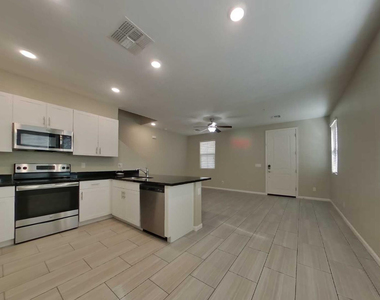 12588 W Via Dona Road - Photo Thumbnail 4