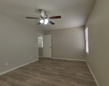 11807 W Aster Drive - Photo Thumbnail 10