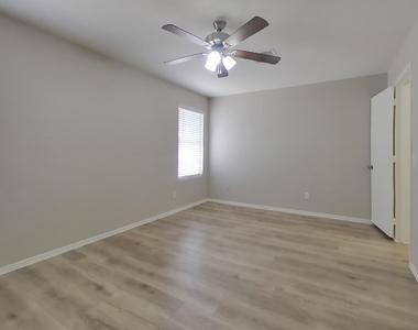 11807 W Aster Drive - Photo Thumbnail 7