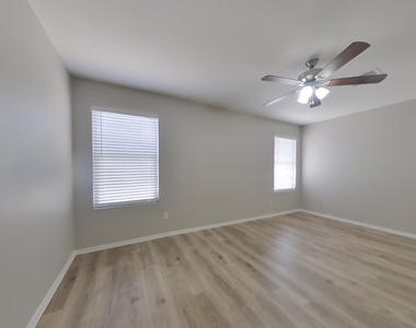 11807 W Aster Drive - Photo Thumbnail 9