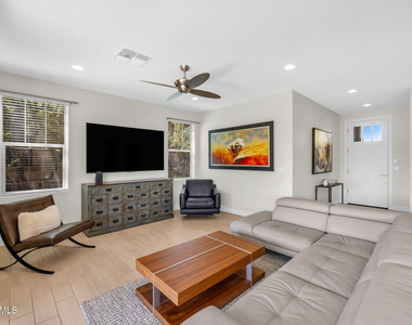 10260 E White Feather Lane - Photo Thumbnail 18