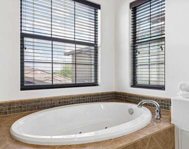 18507 N 94th Street - Photo Thumbnail 18