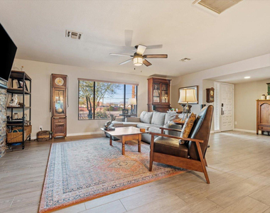 8543 E Jackrabbit Road - Photo Thumbnail 5