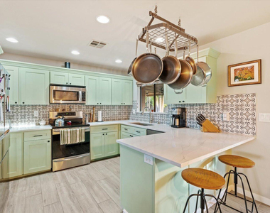 8543 E Jackrabbit Road - Photo Thumbnail 10