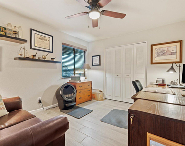 8543 E Jackrabbit Road - Photo Thumbnail 18