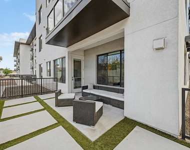 7300 E Earll Drive - Photo Thumbnail 27