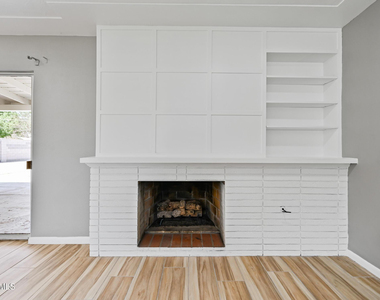 1226 W Rancho Drive - Photo Thumbnail 11