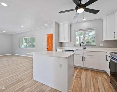 1226 W Rancho Drive - Photo Thumbnail 16