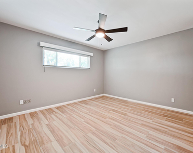 1226 W Rancho Drive - Photo Thumbnail 19