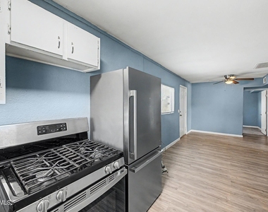 2135 W Hadley Street - Photo Thumbnail 19