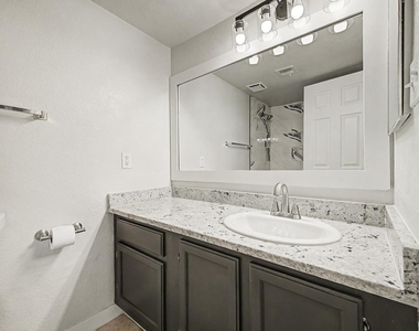 6885 E Cochise Road - Photo Thumbnail 21