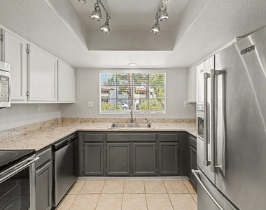 6885 E Cochise Road - Photo Thumbnail 3