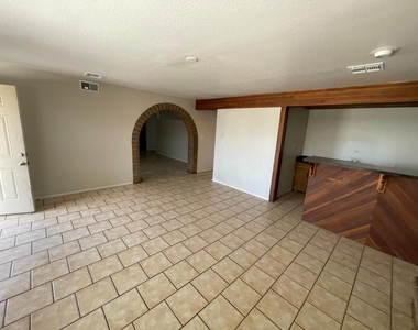 5630 W Hubbell Street - Photo Thumbnail 2