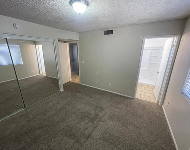 5630 W Hubbell Street - Photo Thumbnail 8