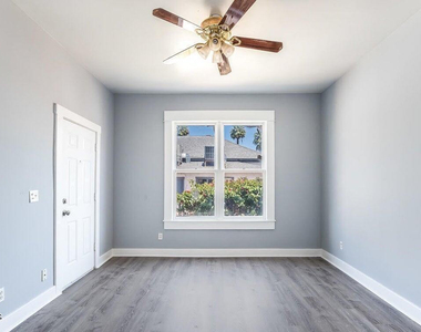 139 N 11th Avenue - Photo Thumbnail 6