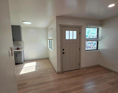 4034 E Moreland Street - Photo Thumbnail 1