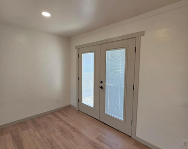 4034 E Moreland Street - Photo Thumbnail 4