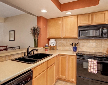 4015 N 78th Street - Photo Thumbnail 4