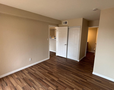 3601 W Tierra Buena Lane - Photo Thumbnail 9