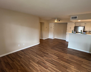 3601 W Tierra Buena Lane - Photo Thumbnail 2