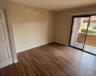 3601 W Tierra Buena Lane - Photo Thumbnail 8