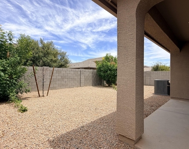 35420 W San Alvarez Avenue - Photo Thumbnail 16