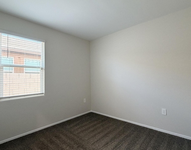 35420 W San Alvarez Avenue - Photo Thumbnail 8