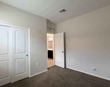 35420 W San Alvarez Avenue - Photo Thumbnail 11