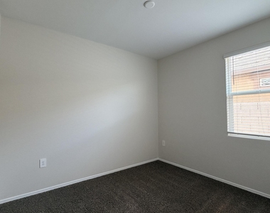 35420 W San Alvarez Avenue - Photo Thumbnail 10