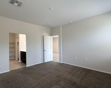 35420 W San Alvarez Avenue - Photo Thumbnail 13
