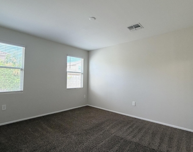 35420 W San Alvarez Avenue - Photo Thumbnail 12