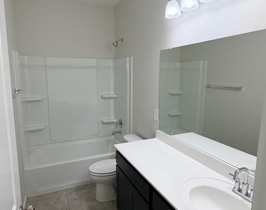 35420 W San Alvarez Avenue - Photo Thumbnail 6