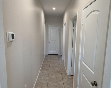 35420 W San Alvarez Avenue - Photo Thumbnail 7
