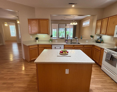 15138 W Las Brizas Lane - Photo Thumbnail 7