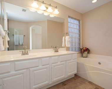 7457 W Melinda Lane - Photo Thumbnail 21