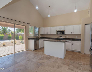 7457 W Melinda Lane - Photo Thumbnail 7